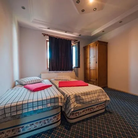 Sapancada Isitmali Havuzlu