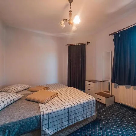 Sapancada Isitmali Havuzlu Villa *