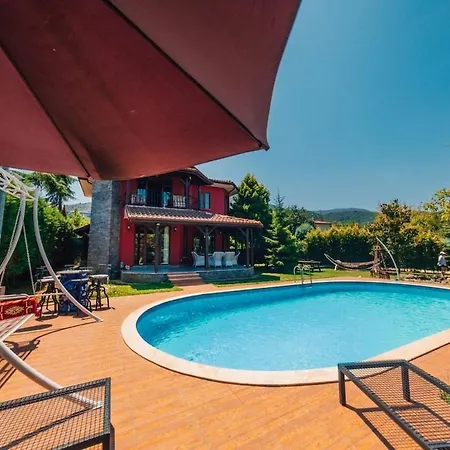 Villa Sapancada Isitmali Havuzlu *