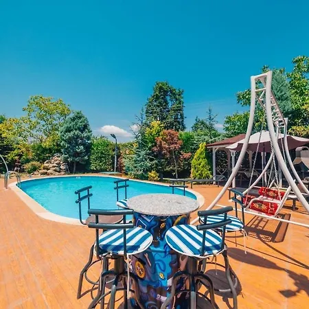 Sapancada Isitmali Havuzlu Villa Sapanca