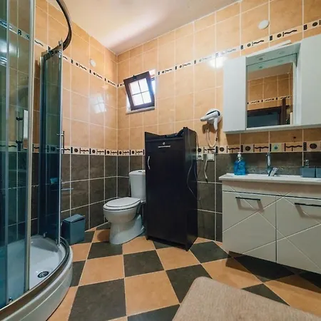 Villa Sapancada Isitmali Havuzlu Sapanca