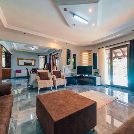 Sapancada Isitmali Havuzlu Sapanca