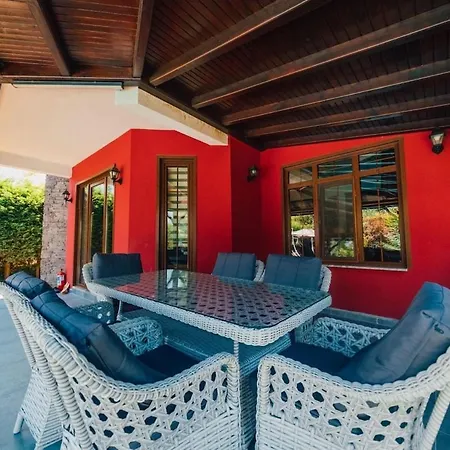 Sapancada Isitmali Havuzlu