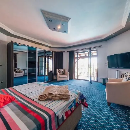 Sapancada Isitmali Havuzlu Villa Sapanca