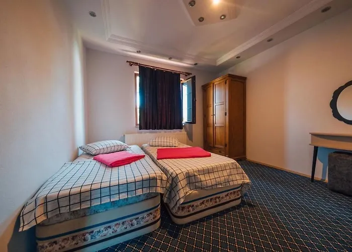 Sapancada Isitmali Havuzlu