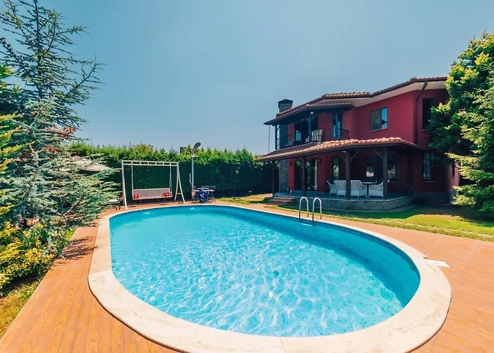 Sapancada Isitmali Havuzlu * サパンジャ