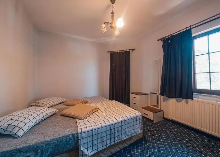 Sapancada Isitmali Havuzlu ヴィラ *