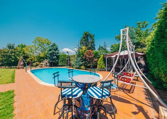 Sapancada Isitmali Havuzlu ヴィラ サパンジャ