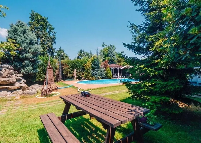 Sapancada Isitmali Havuzlu サパンジャ